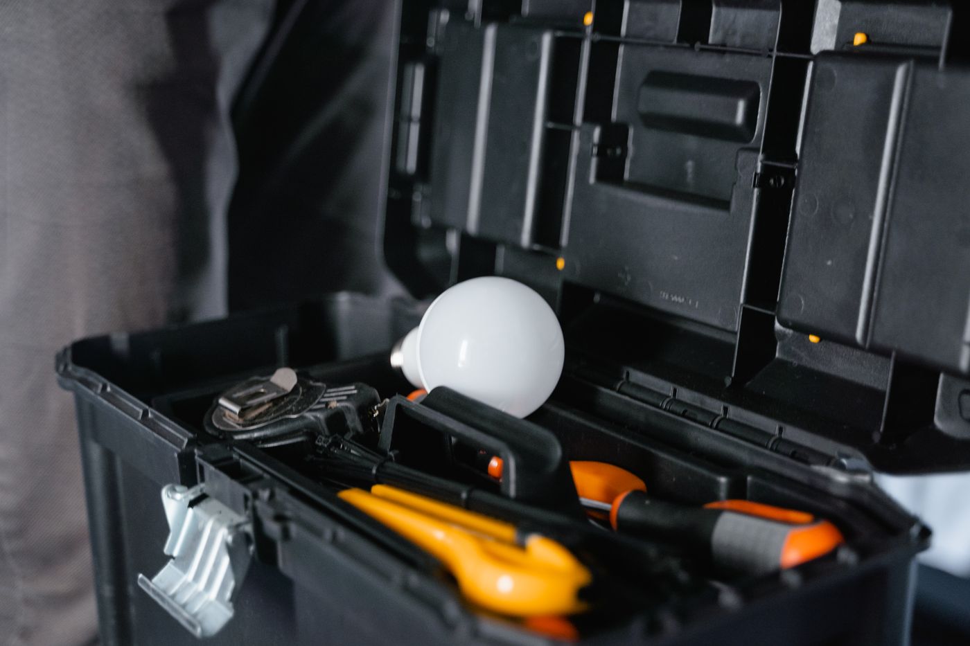 Technician's toolbelt and licensed work gear